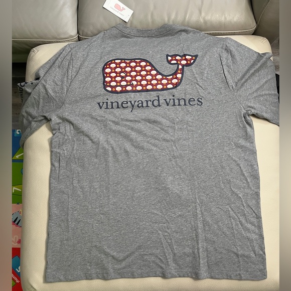 NWT - Vineyard Vines Whale Basketball Print Men’s Long Sleeve T Shirt - Size L - Picture 5 of 7